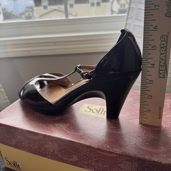 Sofft Carlina Patent Leather T-Strap Peep Toe Pumps Heels Burgundy Size 11M - Picture 8 of 9
